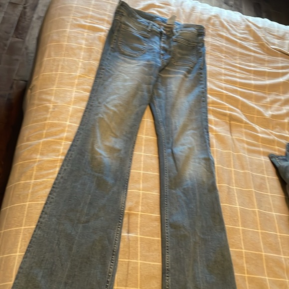 H&M flared jeans. Regular waist height. - Picture 4 of 5